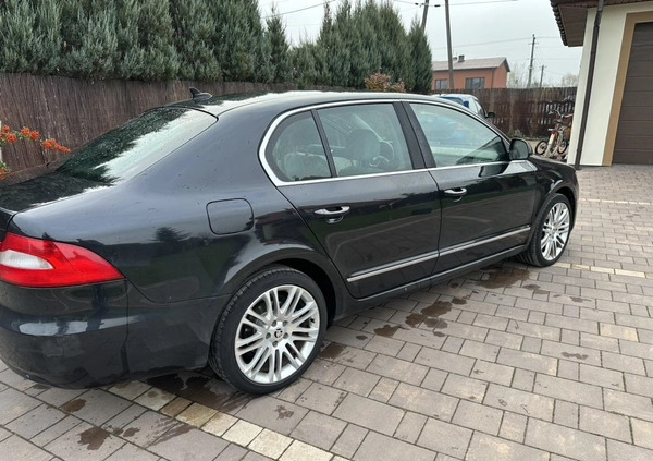 Skoda Superb cena 30000 przebieg: 326000, rok produkcji 2011 z Warszawa małe 277
